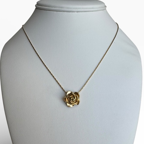 Jewelry - Elegant Rose Pendant Necklace Gold or Silver
